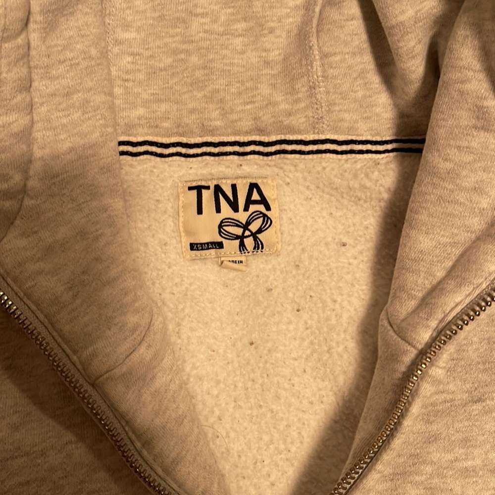 TNA sweater ✨ - Picture 2 of 4